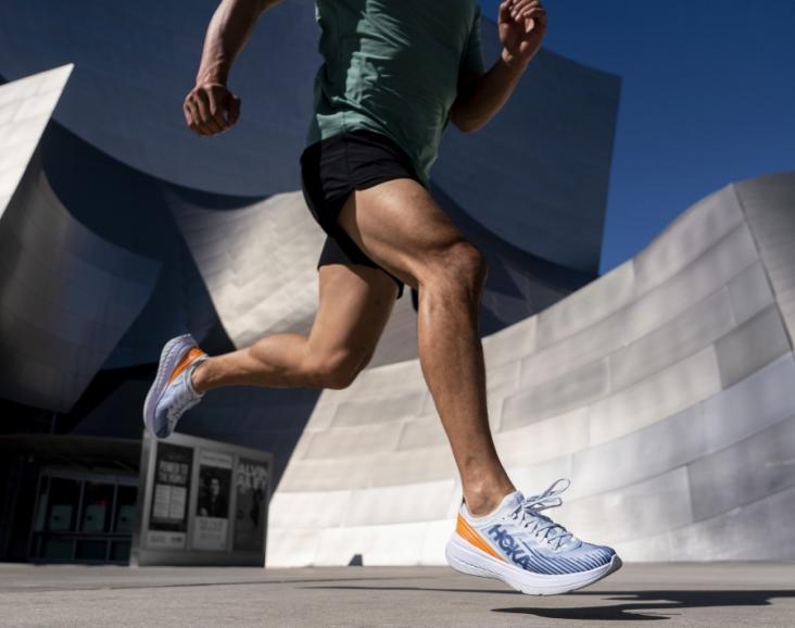 HOKA ONE ONEのカーボンプレート搭載シューズにフィット感を強化した